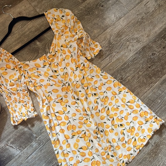 Francesca’s Collection by Mi Ami Lemon Print Dress 🍋 - Picture 4 of 7
